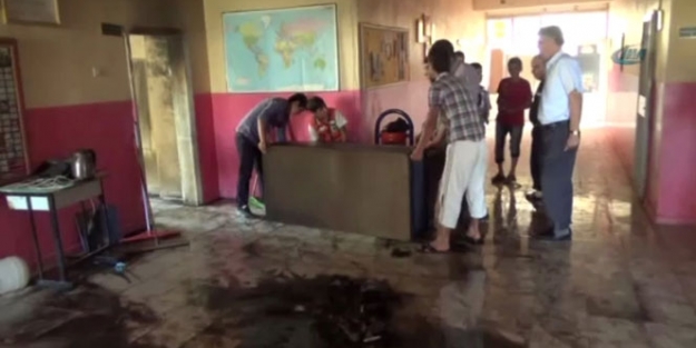 Siirt'te iki okula molotoflu saldırı