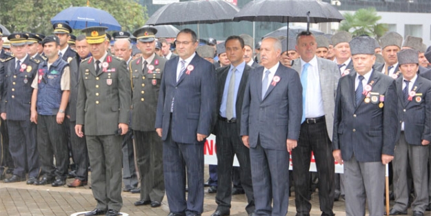 O Gazi'den şemsiye haberlerine tepki