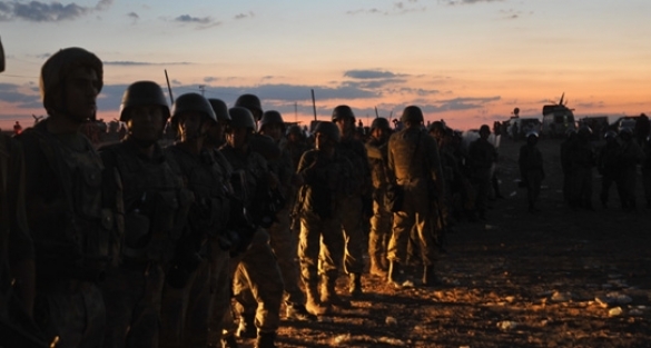 Sınırında, asker ve köylüler arasında çatışma!