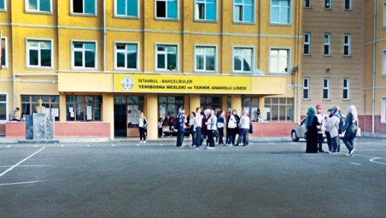 Bu okul haftasonu ders başı yapıyor