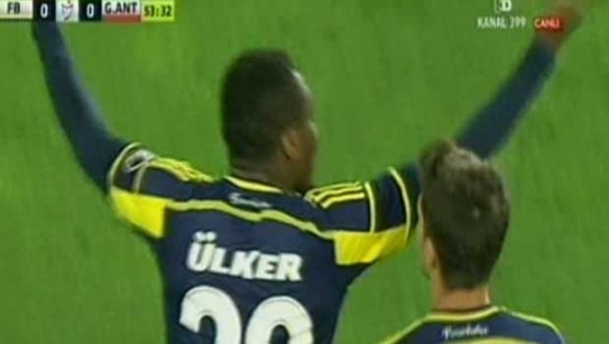 Fener taraftarı kendi futbolcusunu yuhaladı