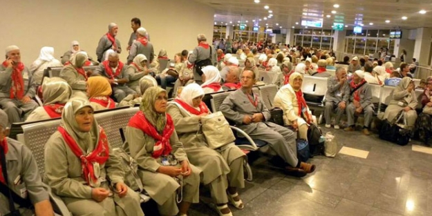 300 hacı adayı kutsal topraklara uğurlandı