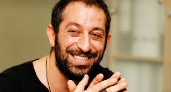 Cem Yılmaz köşeyi bir daha dönecek