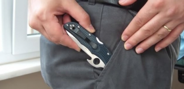 Cebinde bıçak taşıyan yandı!