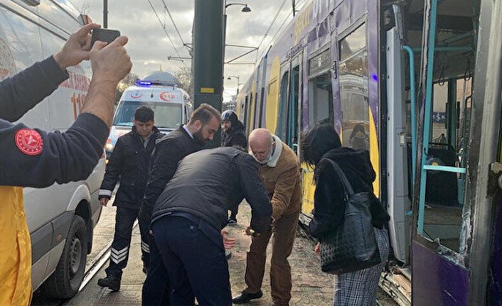 Tramvay kazası: Yaralılar var olay yerine ekipler sevk edildi