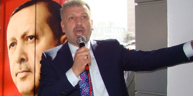 "Cem Boyner tasmalı köledir"