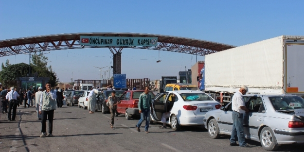 Sınırda askeri birlikler alarma geçti!