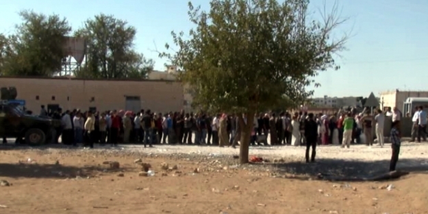 PYD’ye katılmak isteyen 200 kişinin geçişine izin verildi