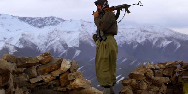 Örgütten kaçan 2 PKK'lı teslim oldu