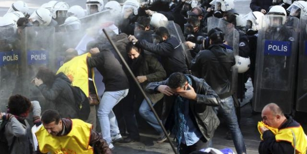 Öğretmenlere gazlı müdahale