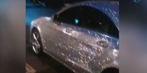 Zengin kız aracına öyle bir şey yaptı ki...