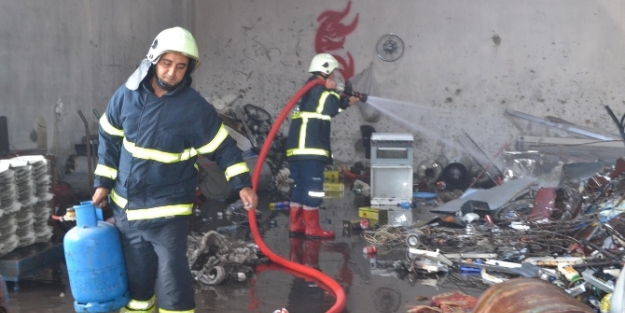 Keresteciler sitesi'nde patlama, 3 yaralı