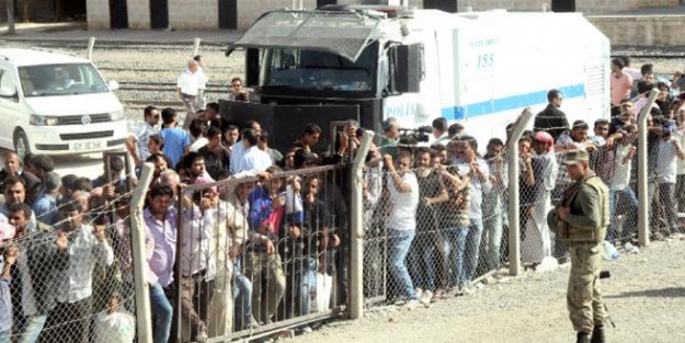 CHP heyeti Suriye sınırında