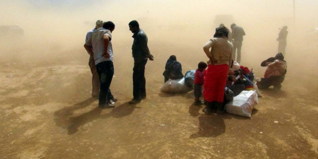 Toz fırtınası sınırda hayatı felç etti