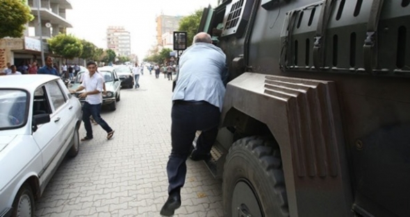 Vekil polis aracını kovaladı!