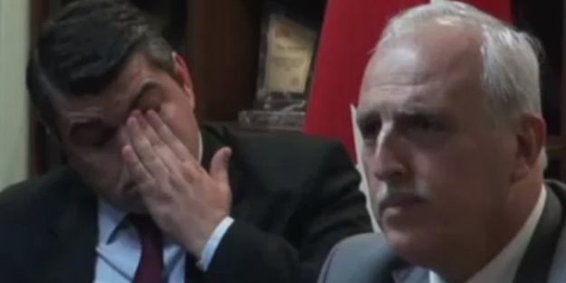 Vali Mutlu şarkı söyleyerek veda etti