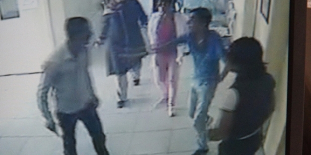 Hasta yakını sağlık personeline bıçakla saldırdı