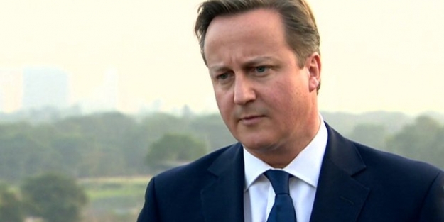 Cameron Kraliçe Elizabeth'den özür diledi