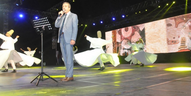 Bakan Eker Kürtçe Mevlit okudu