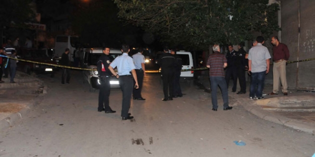 Cinnet getiren adam eşini ve çocuğunu öldürdü!