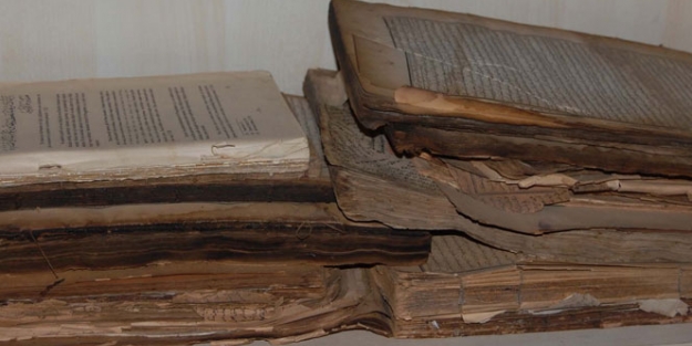 Yakılmaya çalışılan o kitaplar...