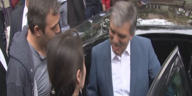 Gül Cuma namazı çıkışı dargın çifte nasihat etti