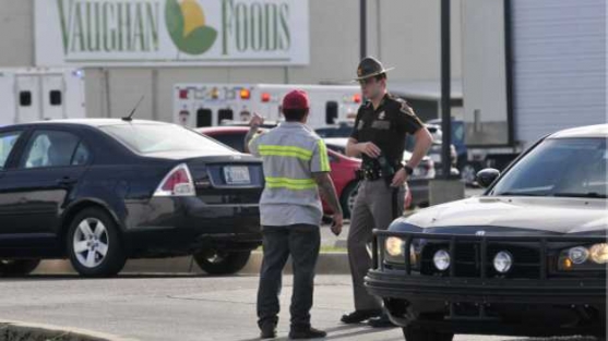 İşten kovulunca iş arkadaşının başını kesti!