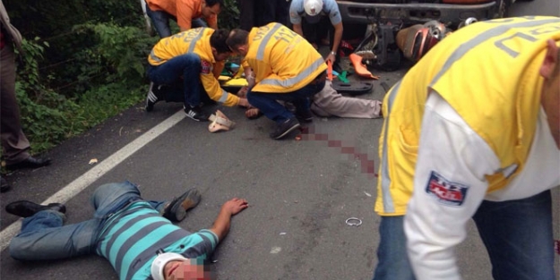 Motosiklet kamyonetin altına girdi