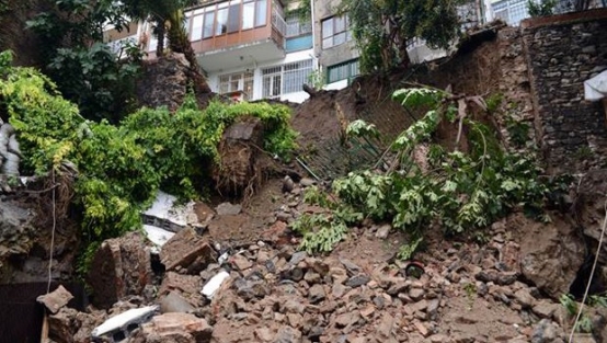 Cihangir'de korkutan göçük