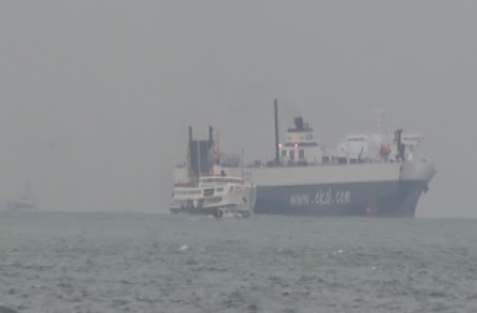 Boğaz'da arızalanan gemi zor anlar yaşattı