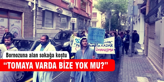 Bornozlarla sokağa çıktılar!