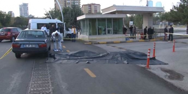 Üniversite kapısında dehşet!