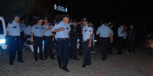 Üniversitede karşıt görüşlü öğrenciler olay çıkardı