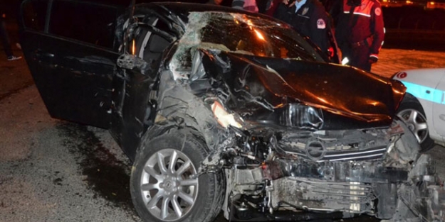 Hurdaya dönen araçta sağ çıktı