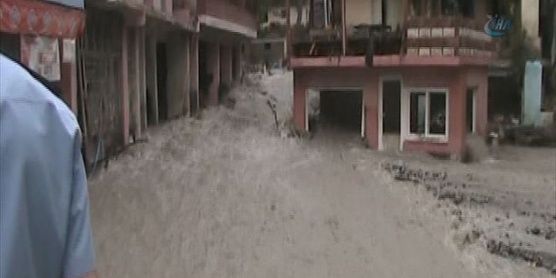 Hatay'da sele kapılan kadın bulunamadı