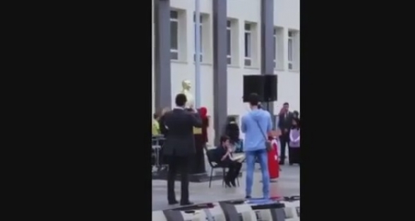 Okulu Kuran okuyarak açtılar!