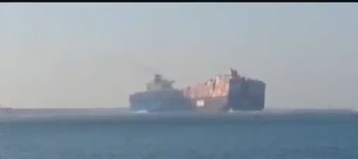 Konteyner gemileri çarpıştı!