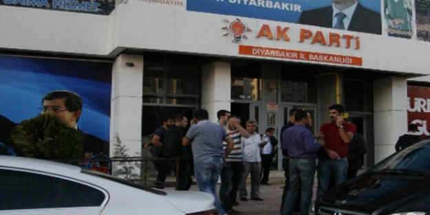 AK Parti binasına saldrı