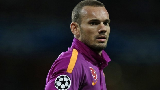 Sneijder ilk yarıda isyan etti