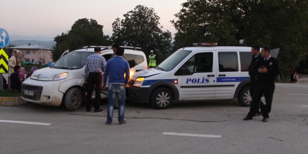 Ekip otosu kaza yaptı, 4 yaralı