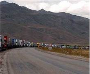 Türk şoförler sınırda mahsur kaldı