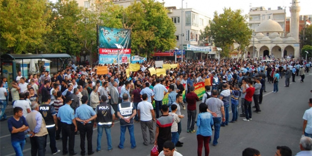 Kobani'ye destek yürüyüşünde tartışma