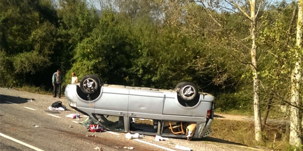 Minibüs takla attı, 3'ü çocuk 7 yaralı