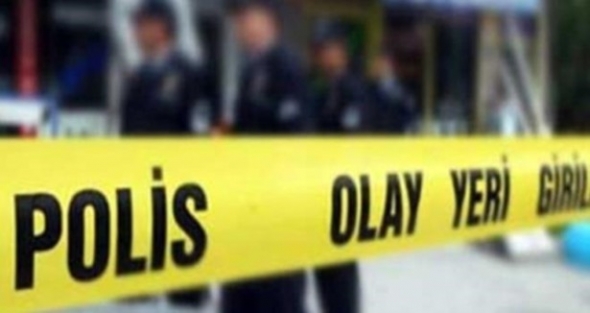 Anne ve kızlarını kestiler!