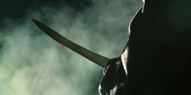 Genç kız tartıştığı annesini bıçaklayarak öldürdü!