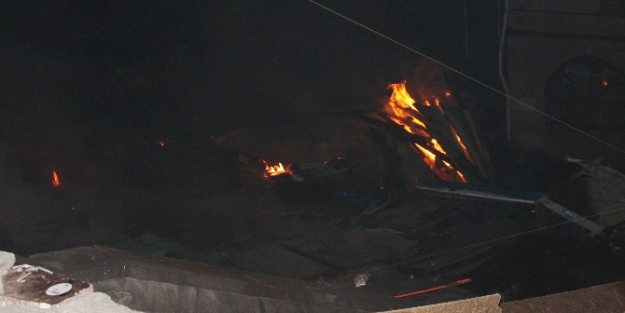 Ankara'da 10 dükkan kül oldu!