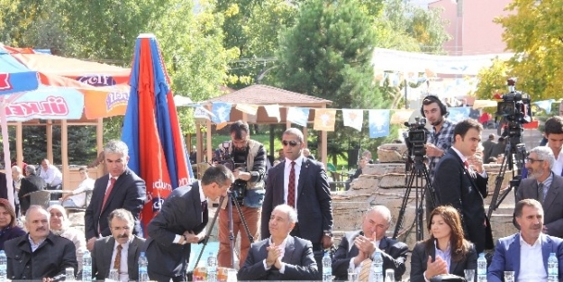Bakan Ala, Ak Parti İl Teşkilatının Bayramlaşma Programına Katıldı