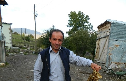 Kurbanın Karnından Çikan Görenleri Şaşirtiyor