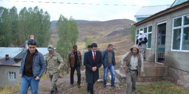 Özalp Kaymakamı Çiçek, Vatandaşlar İle Bayramlaştı.