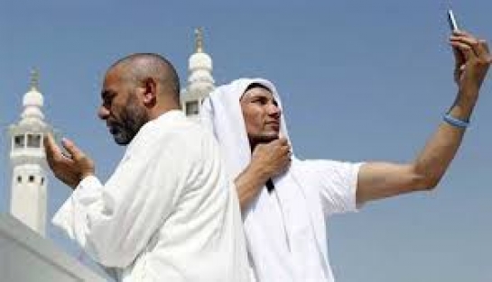 Hac'da selfie çekenlere tepkiler büyüyor!